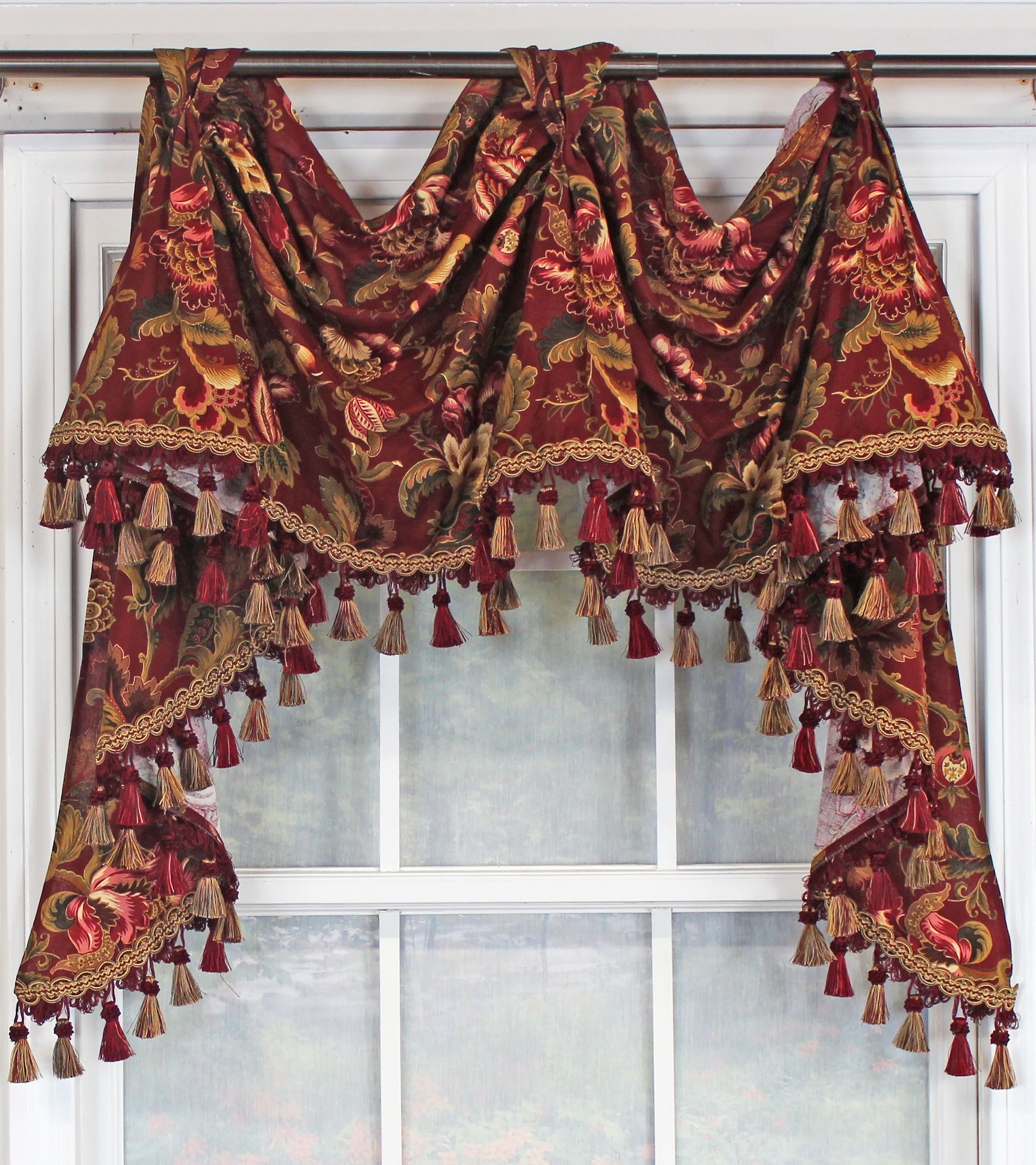 Noblesse Victory Swag Valance