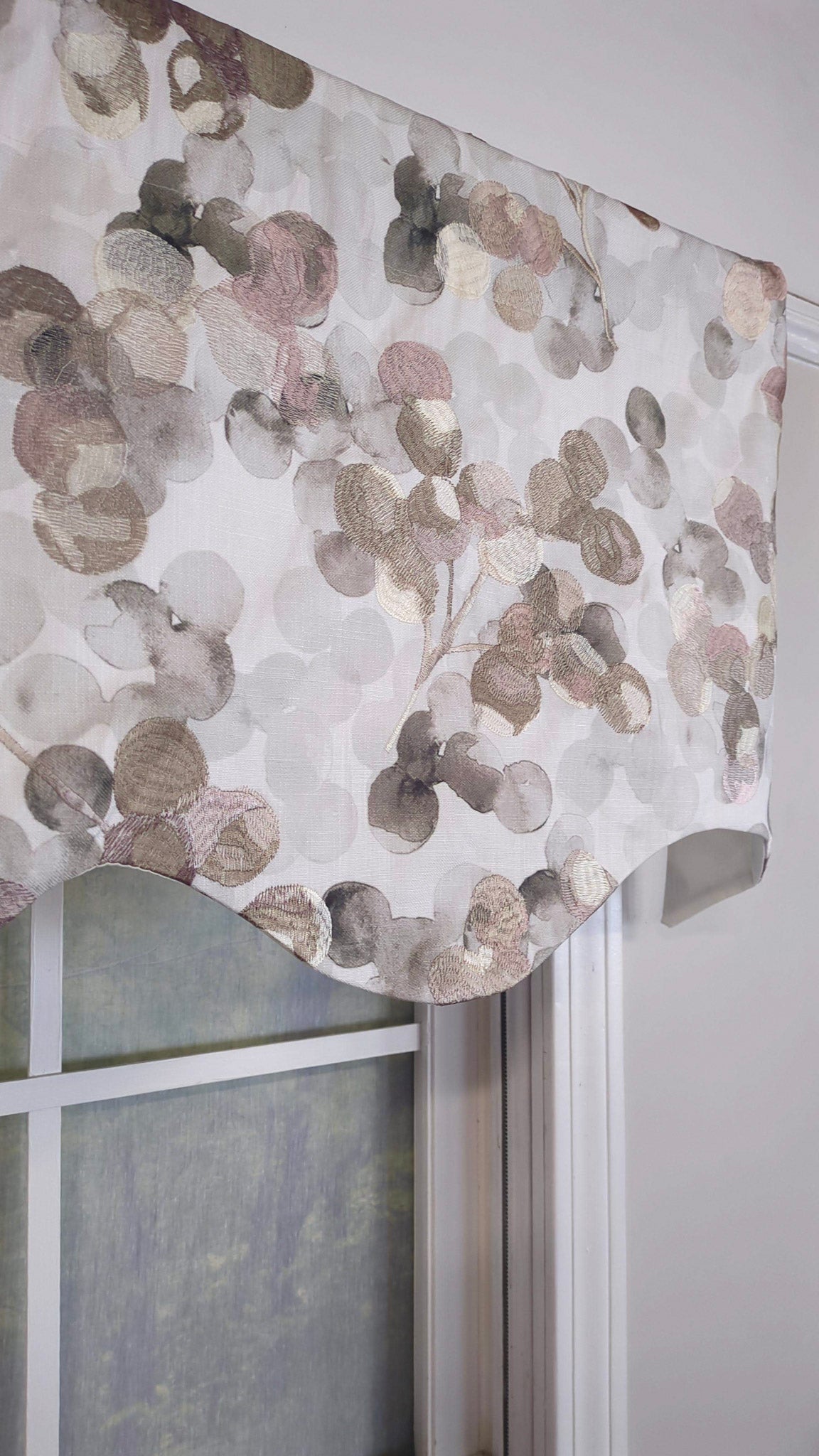 Abstract Dots Regal Valance