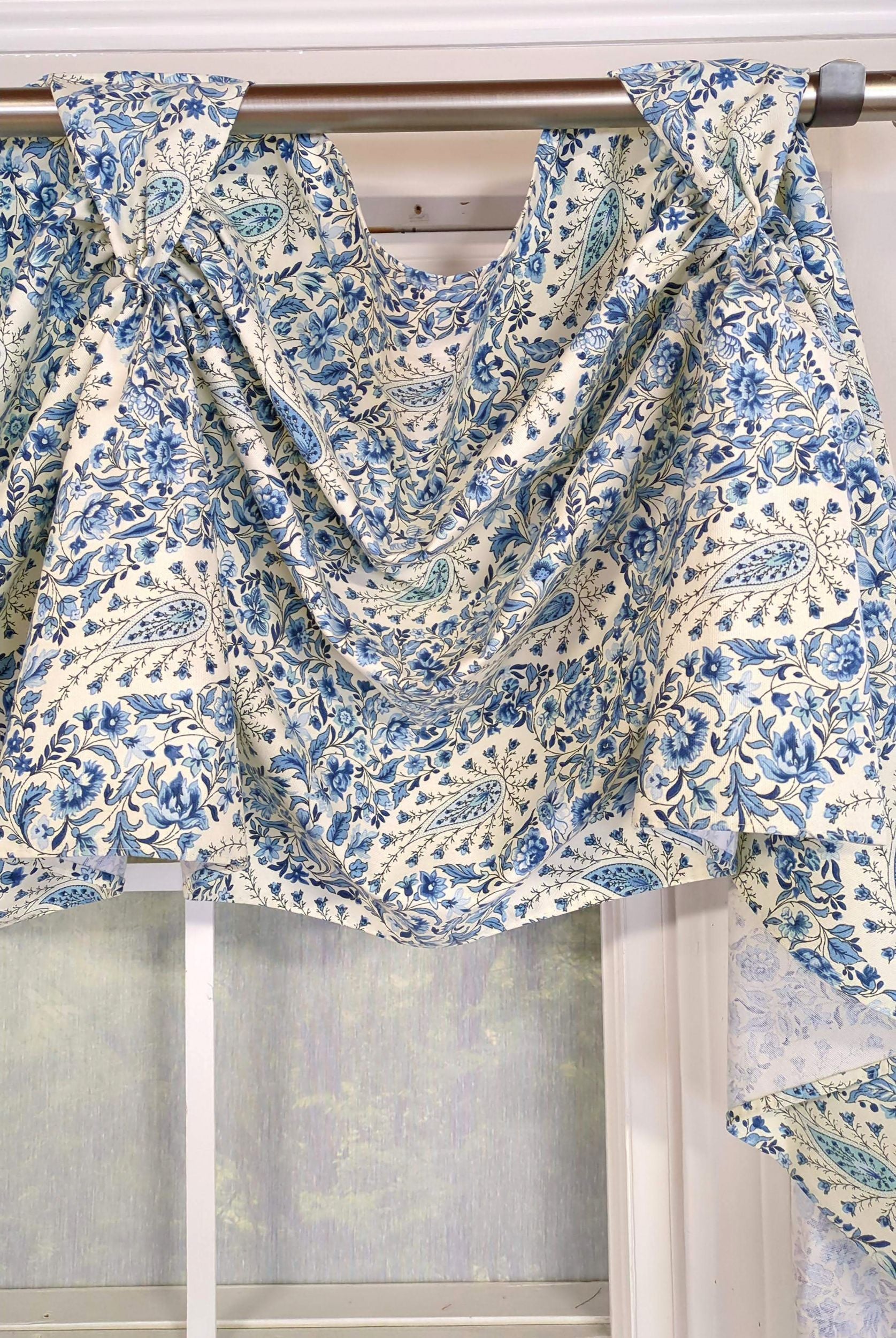 Delft Paisley Victory Swag Valance