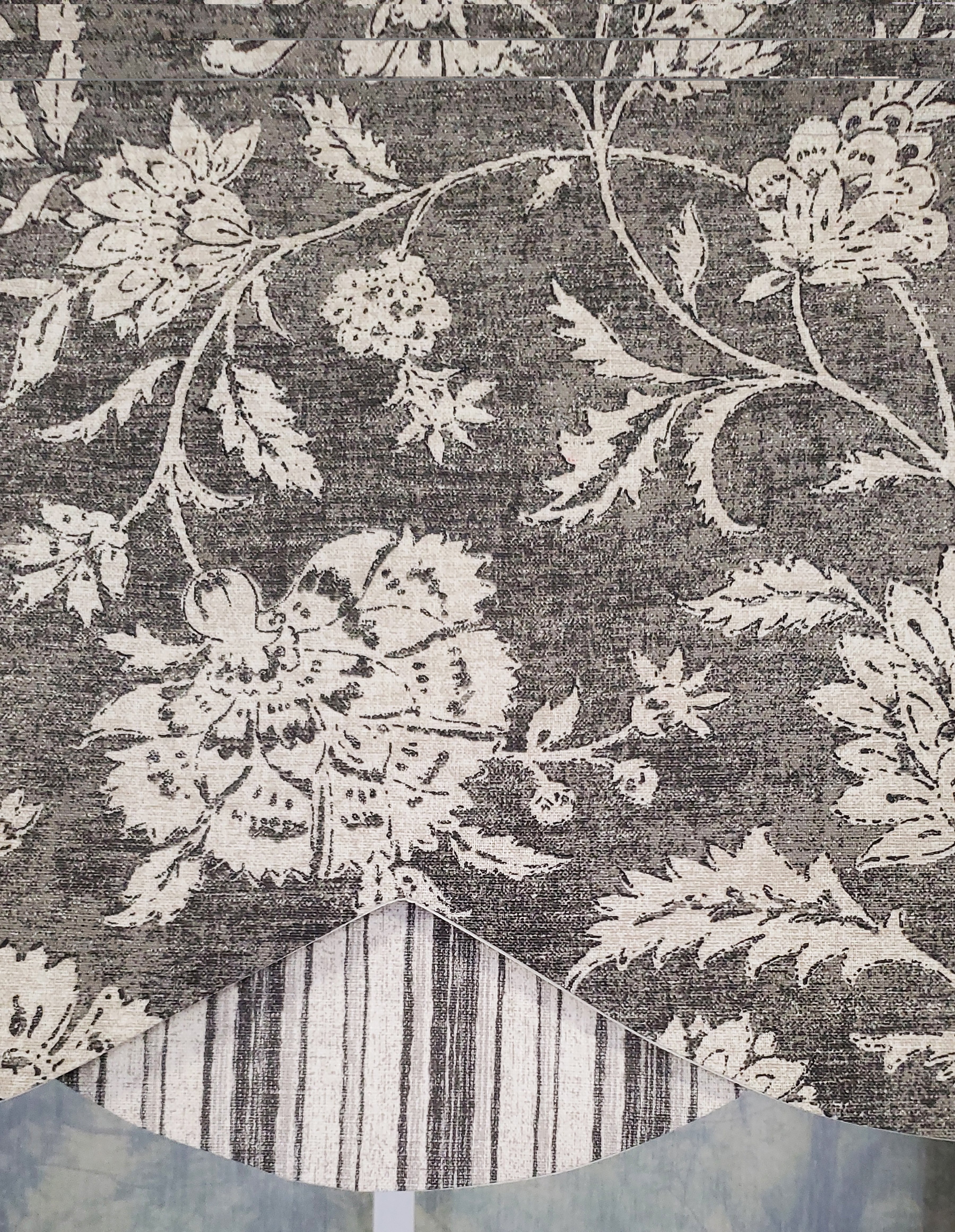 Basanti Petticoat Valance