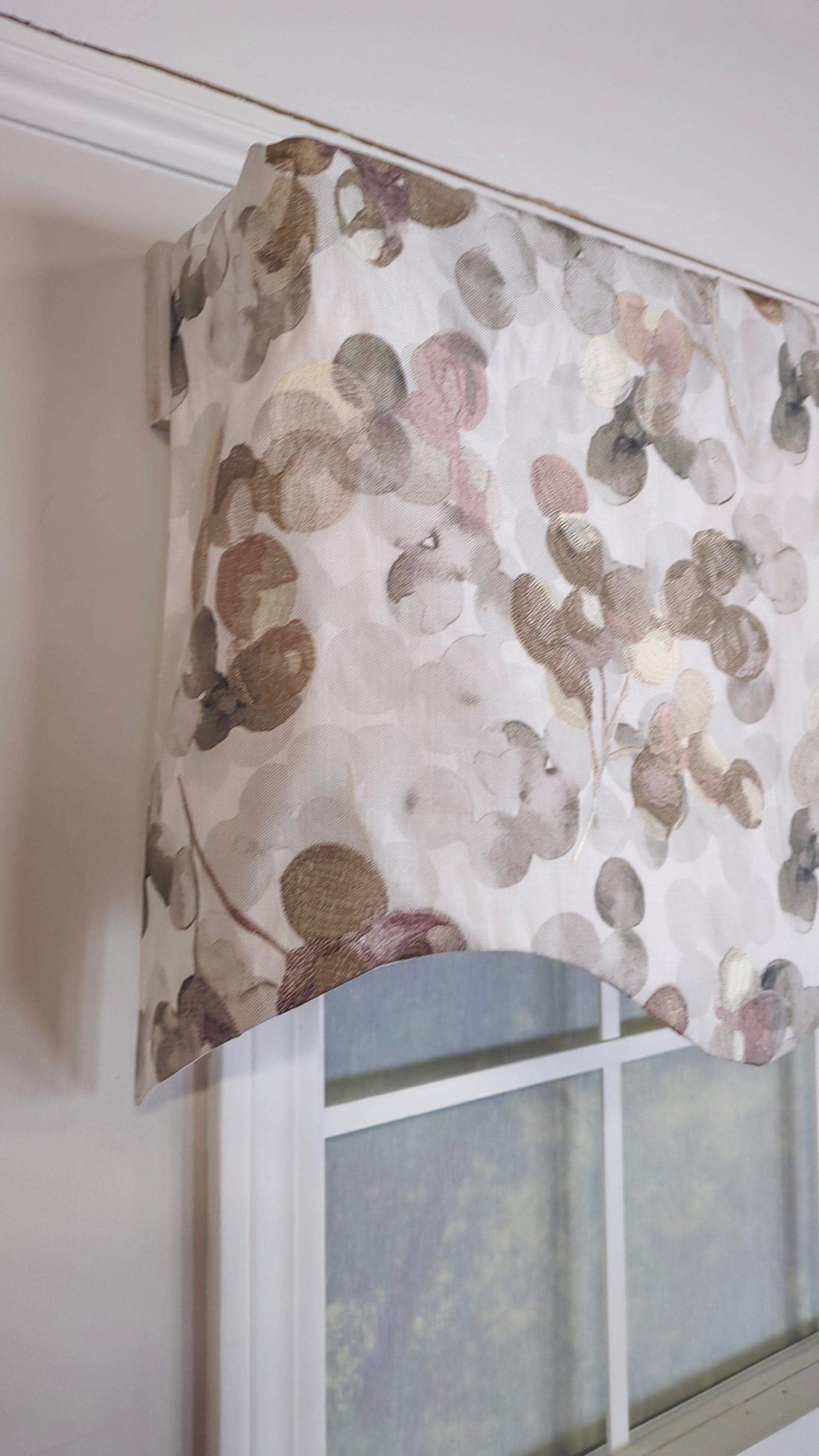 Abstract Dots Regal Valance