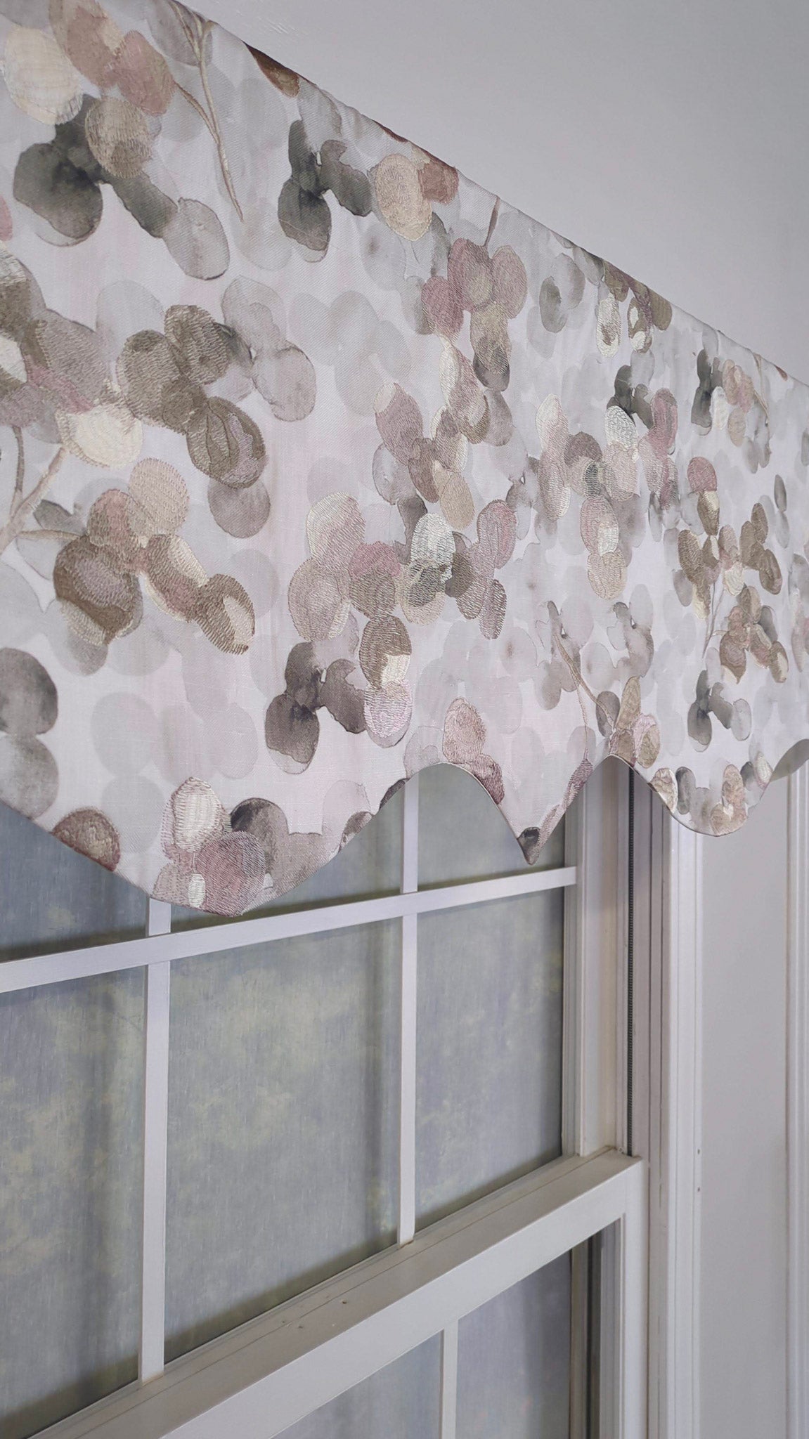 Abstract Dots Regal Valance
